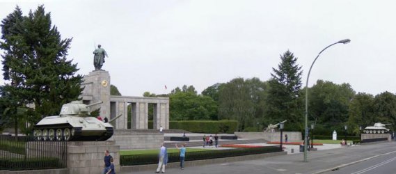 В Берлин събраха кураж да воюват със съветски паметници 
