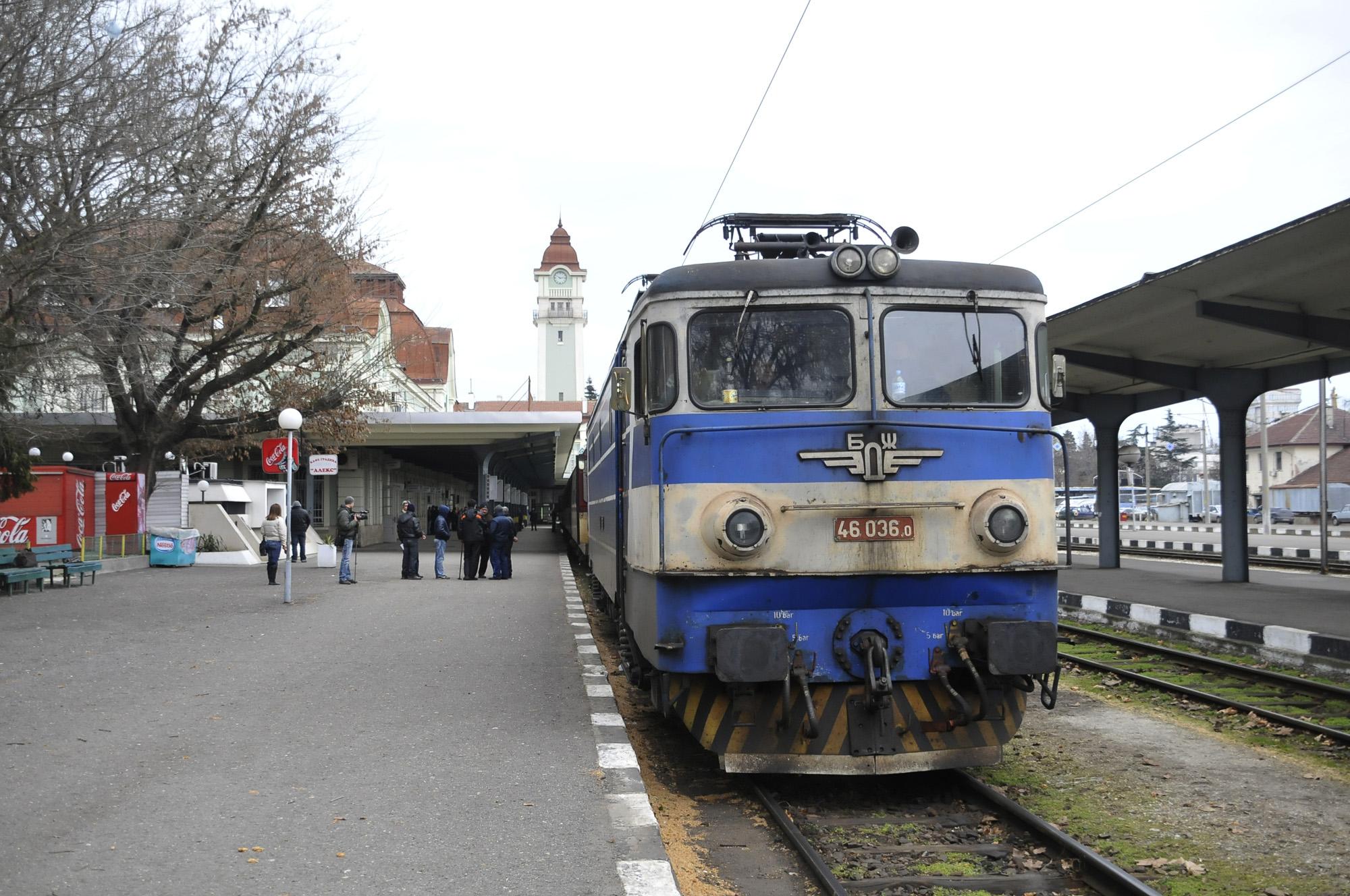 Пускат 139 влака с допълнителни вагони за Великден 