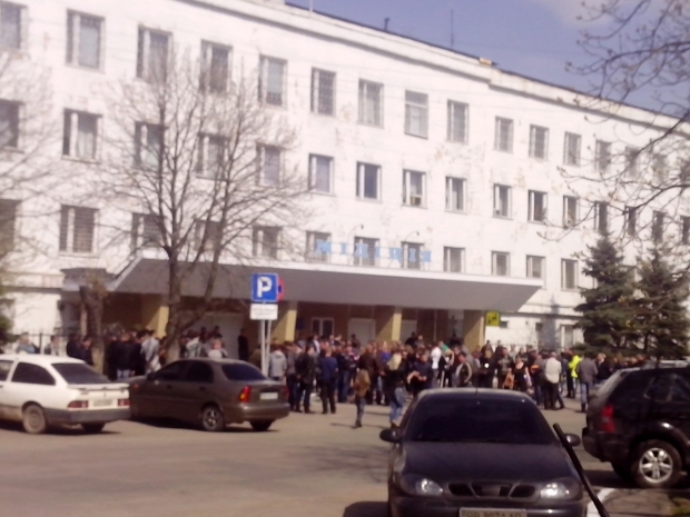 Сепаратисти обсадиха полицията в Стаханов
