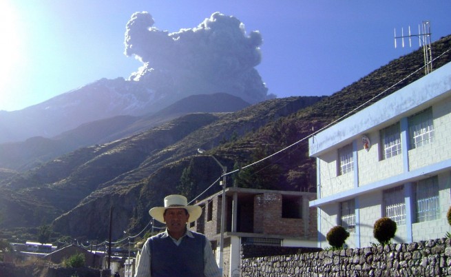 Евакуират перуанци заради вулкан