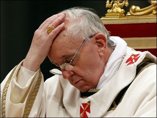 Папата изми ритуално краката на 12 възрастни и инвалиди