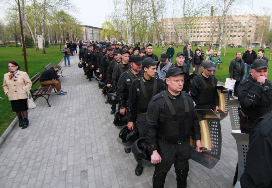 Митинг разбуни Донецк: Пяха неприлични песни за Путин под мотото &quot;С молитва за Украйна&quot; (ВИДЕО)