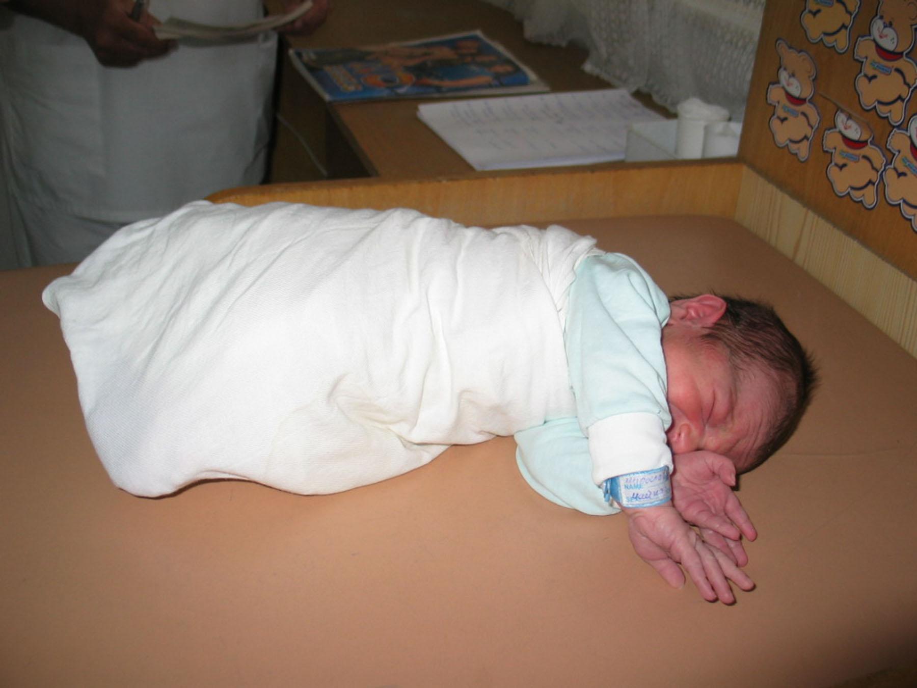 Изродиха със секцио шестото бебе на 160-килограмова родилка 