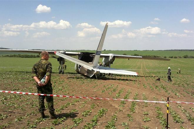 Неизвестни обстрелваха украински самолет в Славянск