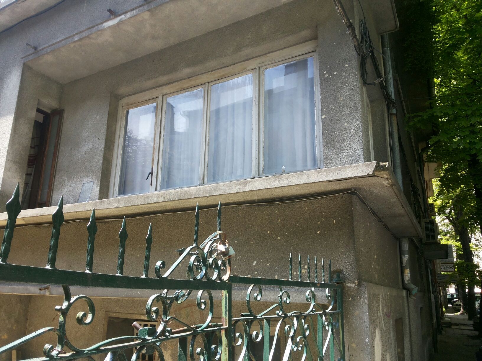 Първо в БЛИЦ: Зловоние от мъртвец задуши пъпа на Варна - ченгета нахлуват през прозорците