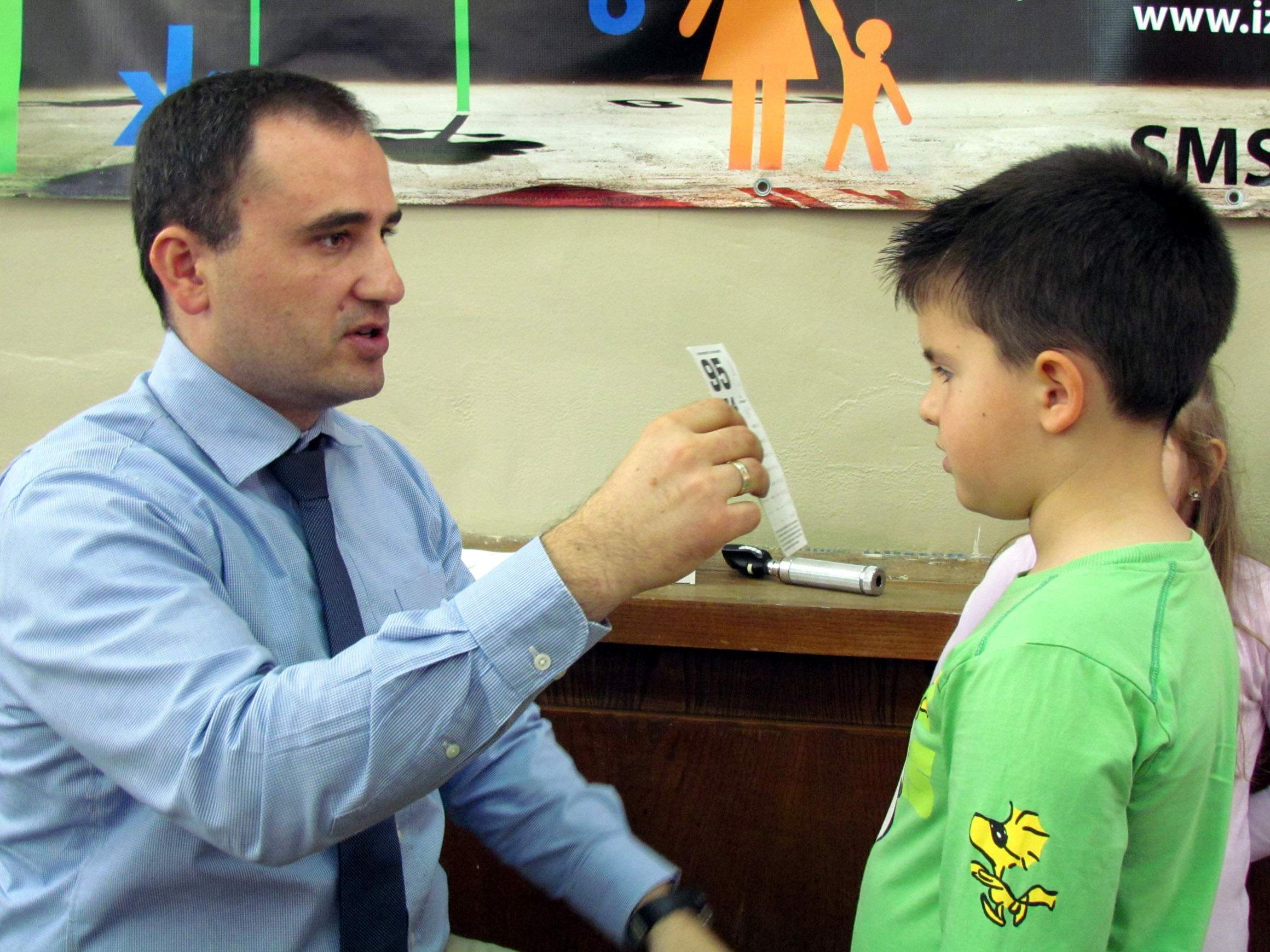 Очни специалисти на УМБАЛ &quot;Александровска&quot; прегледаха безплатно очите на близо 200 деца от Община Карлово