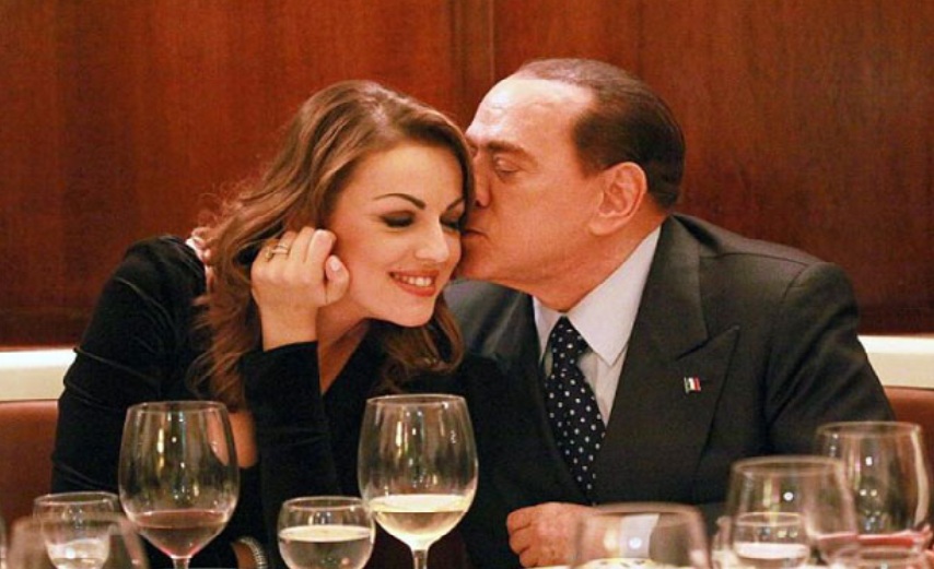 Любовницата на Берлускони вече пазарува бебешки дрешки
