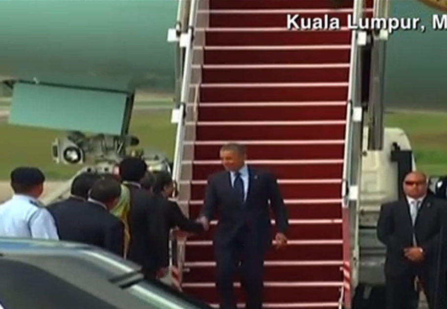 Обама отиде в Малайзия да даде зор да побързат с Боинга