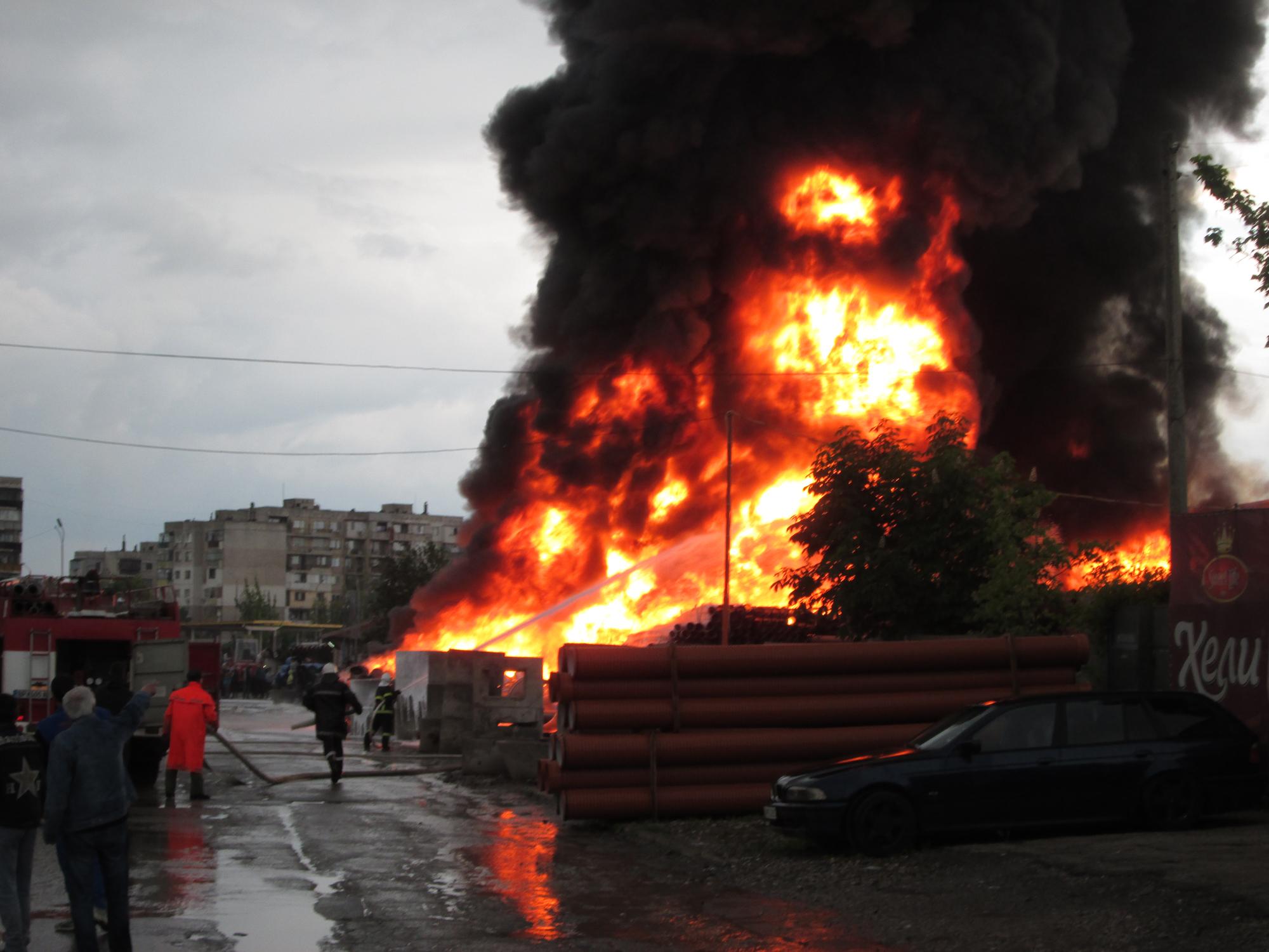 Дребен мъж с туба подпалил огнения ад във Враца