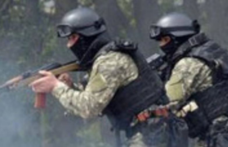 Киев щурмува Славянск, опълченците свалиха 2 хеликоптера (ВИДЕО)
