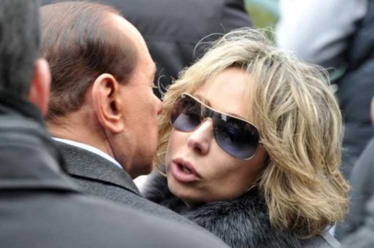 Дъщерите на Берлускони го сменят в политиката