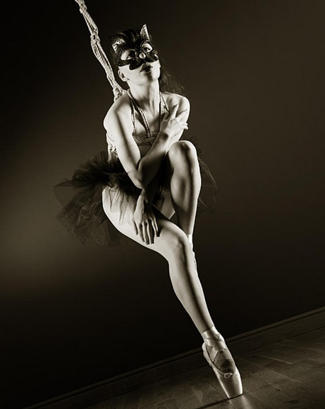 Ново изкуство: Еротични снимки на балерини (18+)