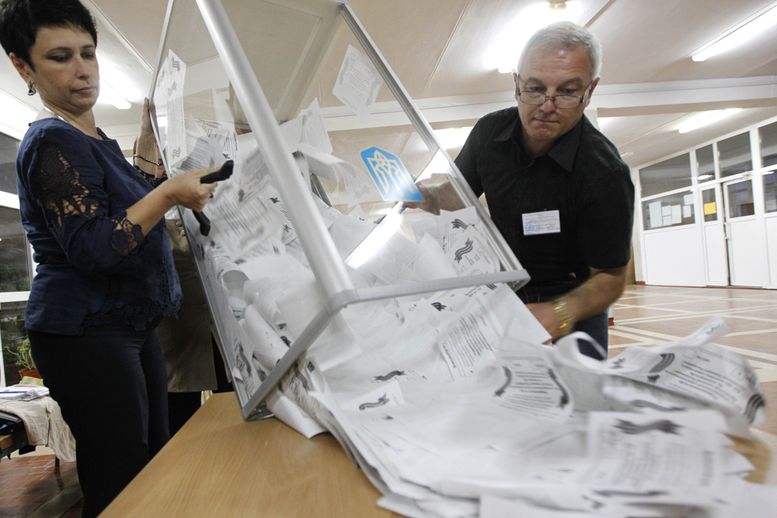 Референдумът в Луганск приключи: ЦИК започна да брои гласовете  