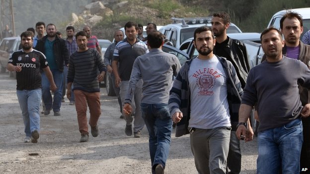 Турция: Спасителната операция продължава, стотици са блокирани под земята (СНИМКИ/ВИДЕО)