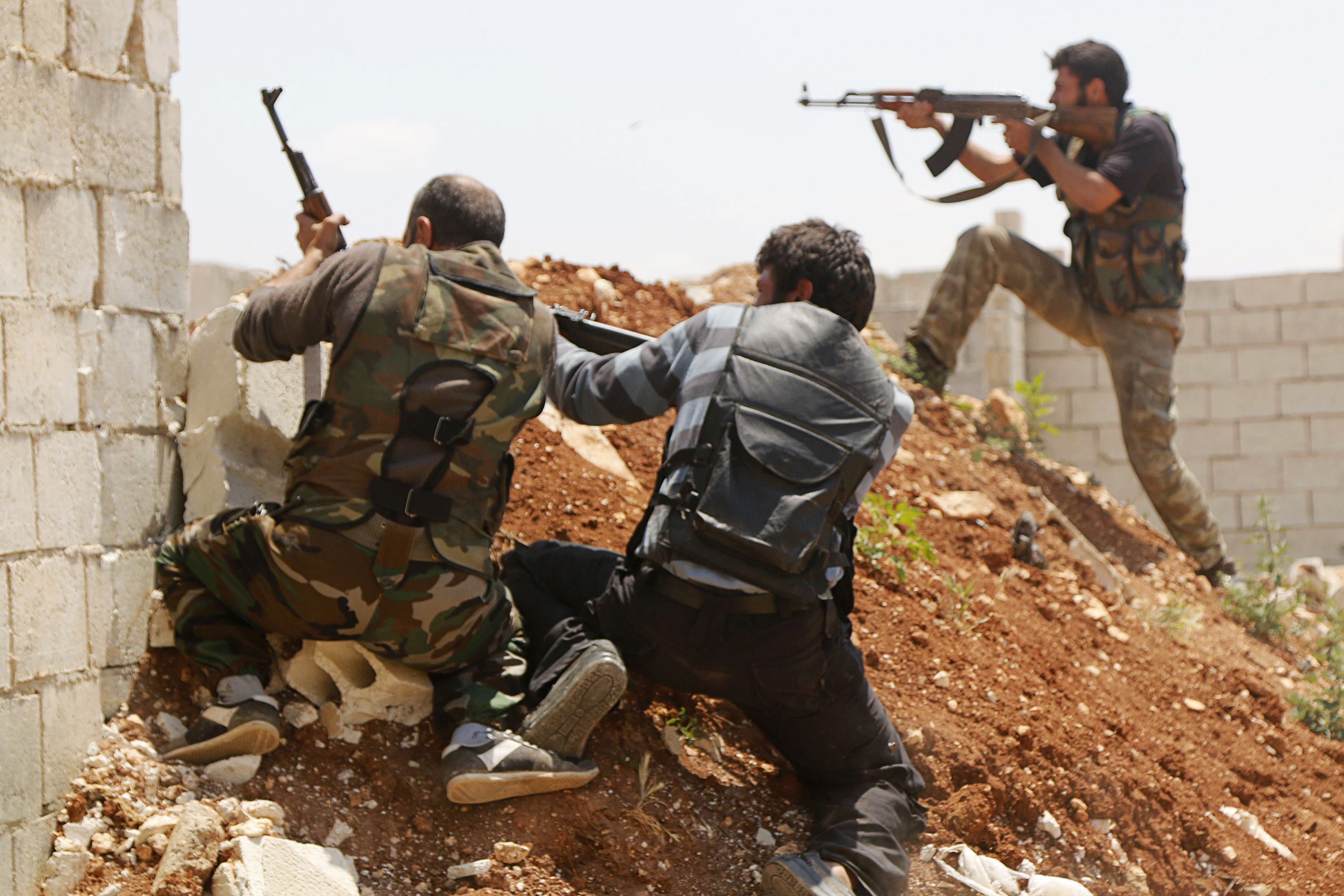 Руски спецназ и сирийски снайперисти дебнат терористи от ИД