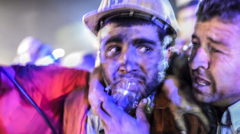 Подготвят фризери за телата на загиналите в мината в Турция (ВИДЕО)