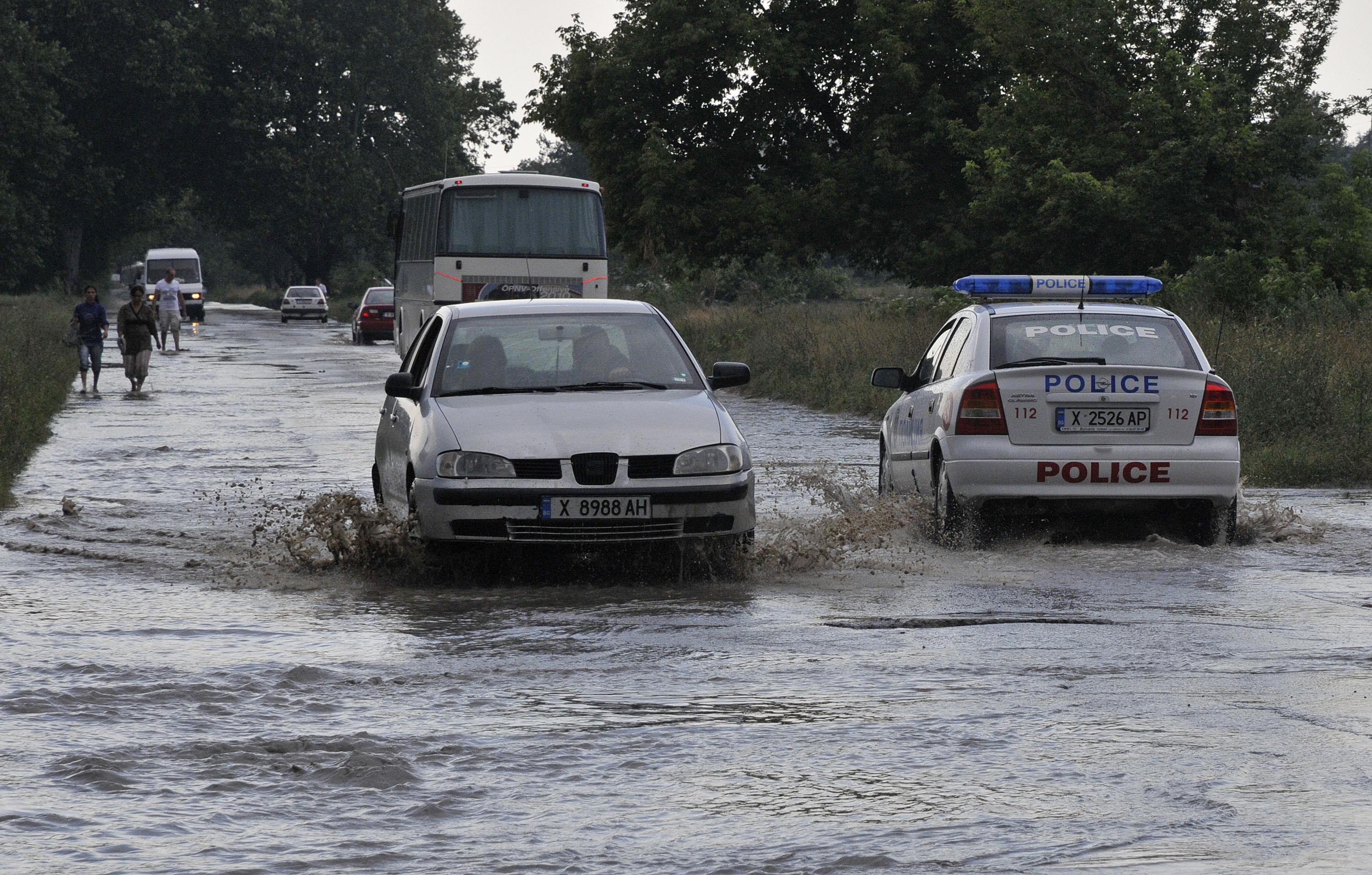 Над 40 жилища в Свищов и околността остават наводнени