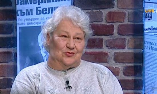 Майката на убиеца от Лясковец: Написаха на гаража ни &quot;Смърт за вас&quot; още през 1994 година