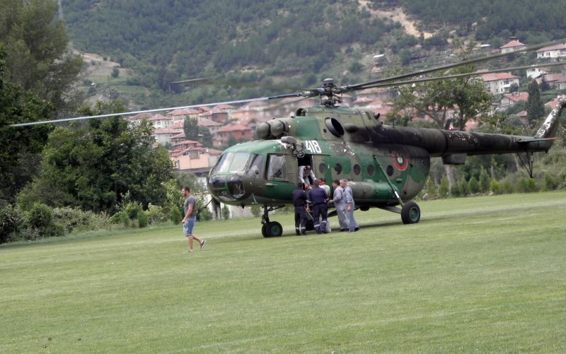 Първо в БЛИЦ: Военен хеликоптер с топлинна камера търси момчетата