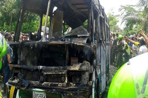 Ужас: Автобус изгоря като факла, най-малко 30 деца загинаха