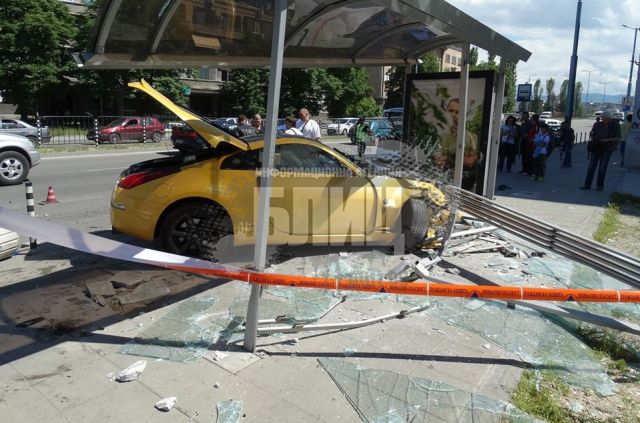 Кошмар на автобусната спирка в Пловдив (СНИМКИ)