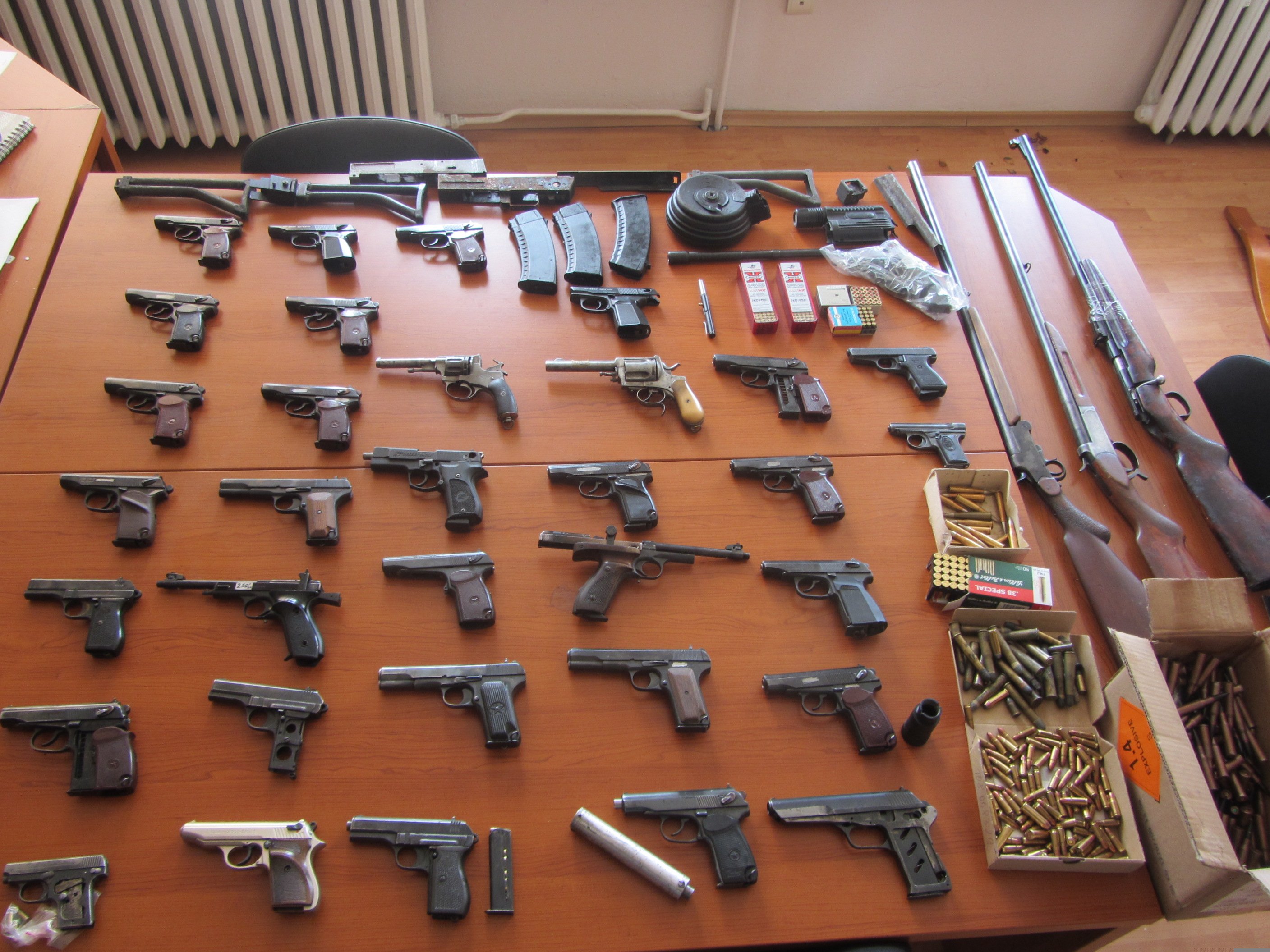 ДАНС разби незаконна работилница за преработка на оръжия