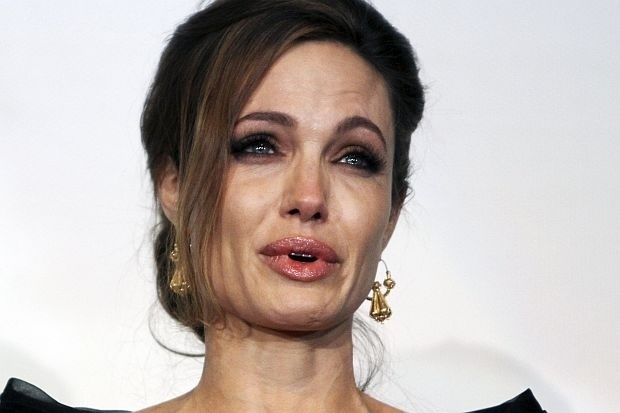 Анджелина Джоли дари 50 000 долара за жертвите на наводненията