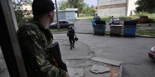 Жестоки боеве в Донецк, има загинали мирни граждани (СНИМКИ/ВИДЕО 18+)