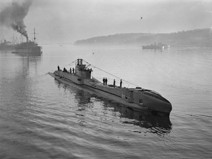 1 юни: Преди 75 г. при ходови изпитания потъва британската подводница „Тетис”