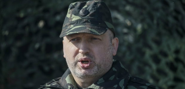 Турчинов се гласи да въведе военно положение в Донбас