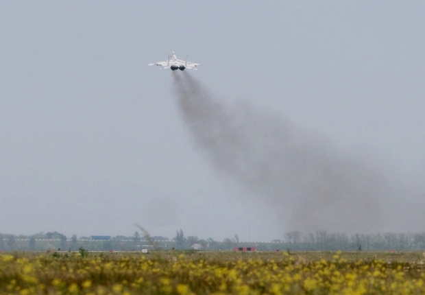 Бойни самолети прочистват Украйна в антитерористична операция 