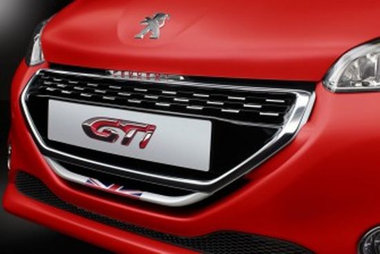 Peugeot показва 208 GTi 30th Anniversary в Гудууд