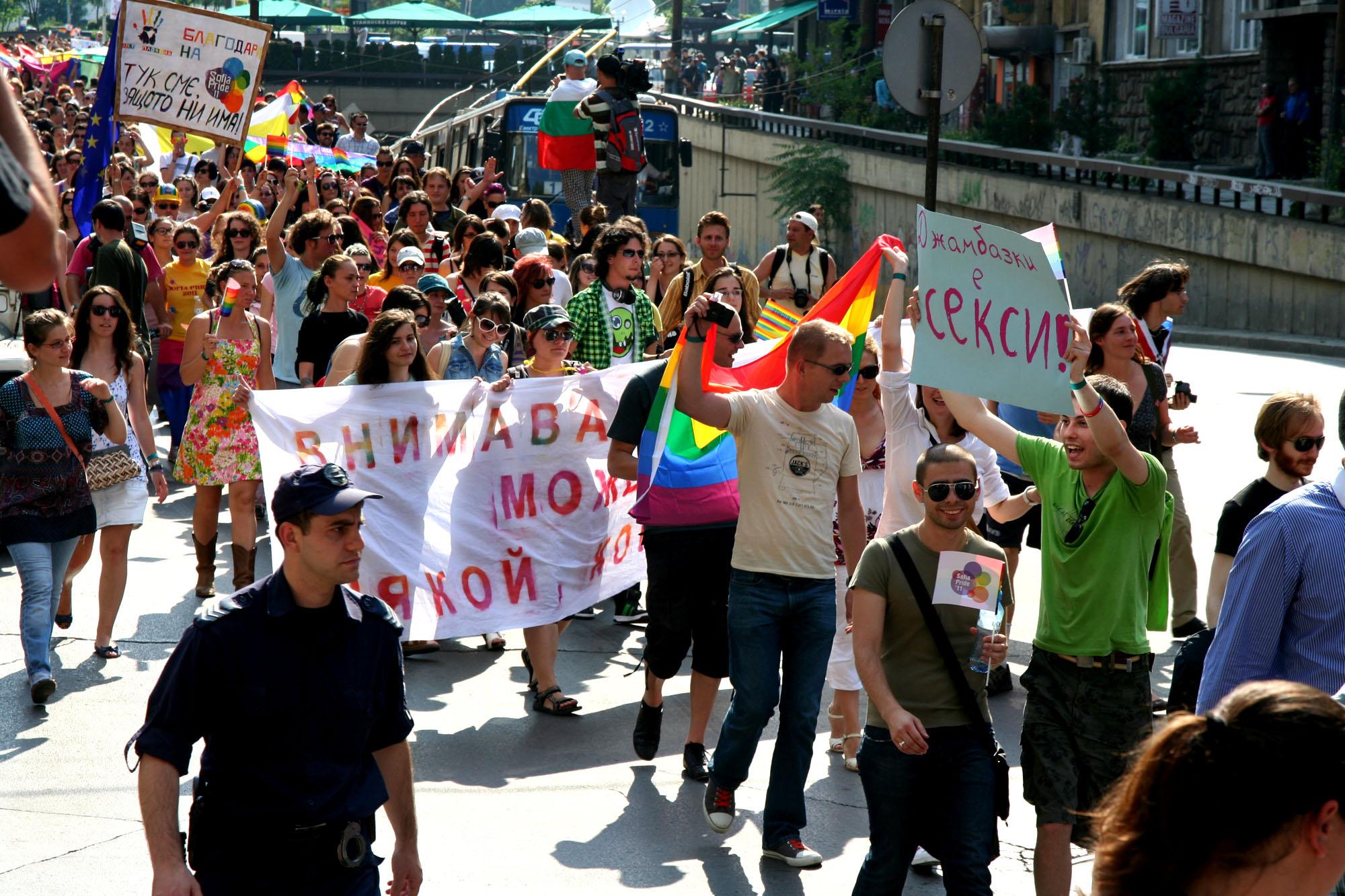 Организаторите на гей парада се жалват пред съда за по-краткия маршрут