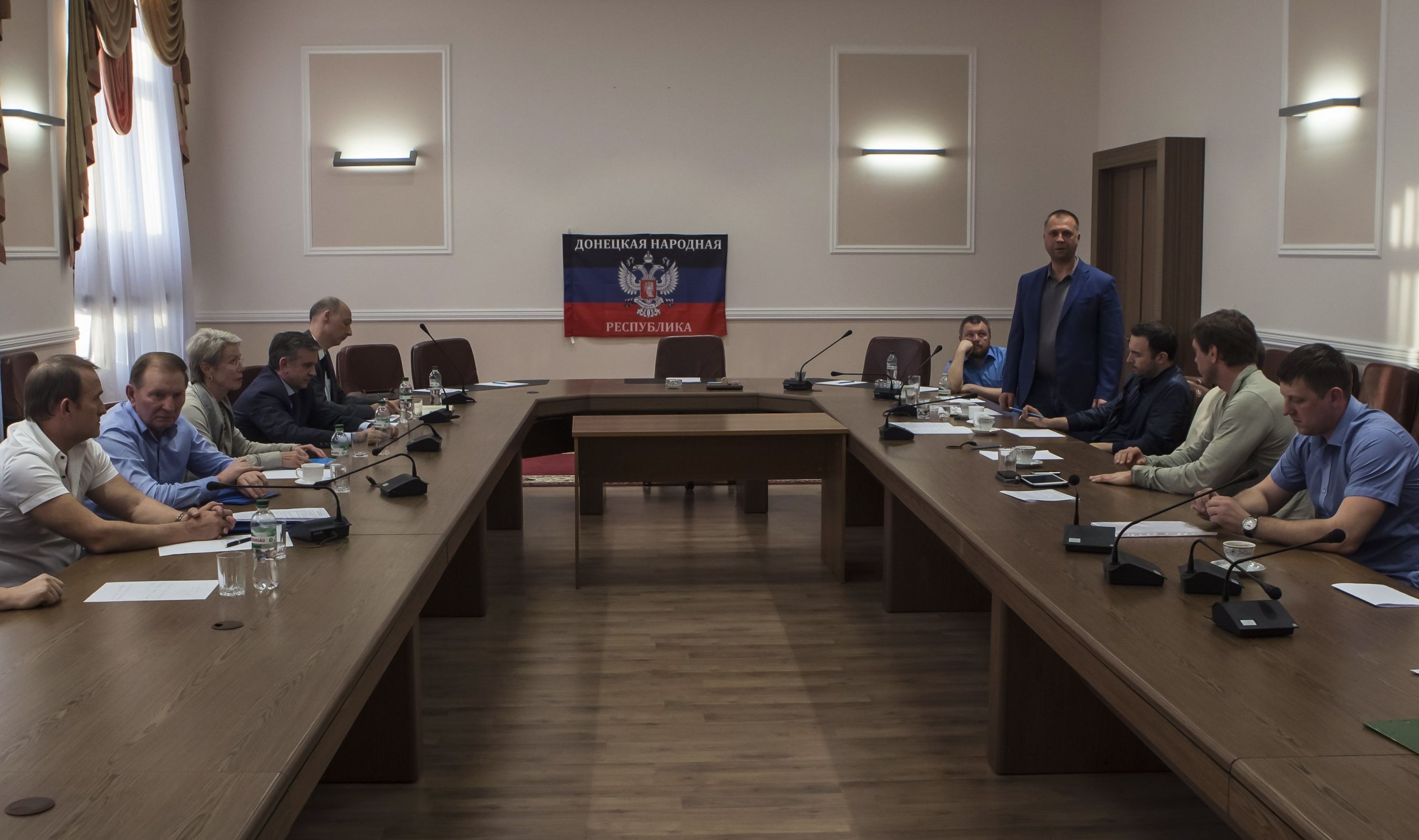 Луганск и Донецк обявиха примирие