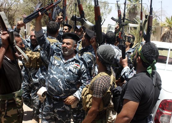 Иракската авиация нанесе удар по джихадистите в Тикрит