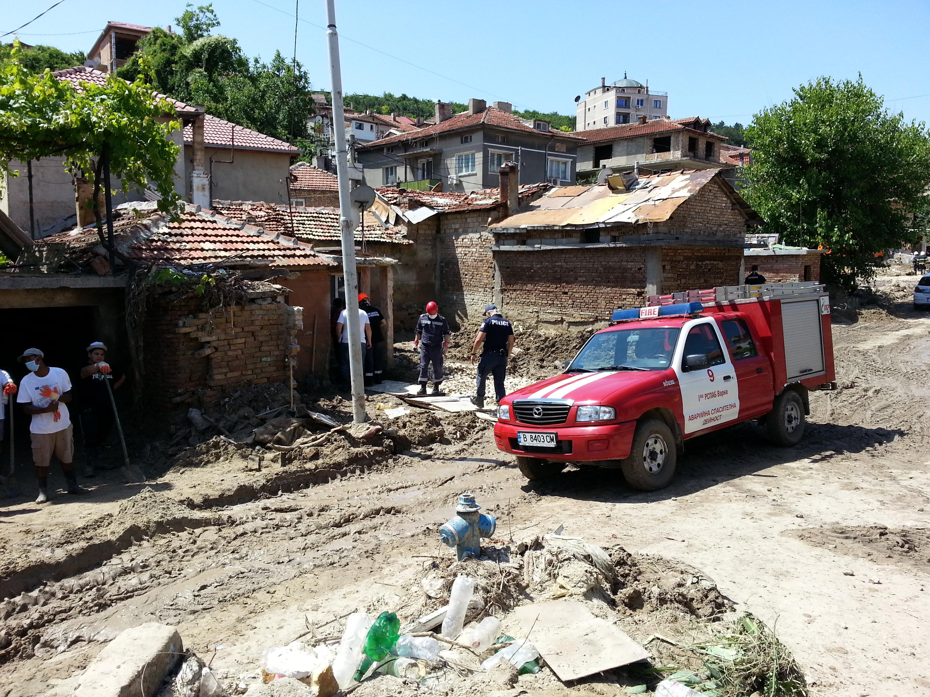 Мъжът, намерил мъртвото дете в Аспарухово: Две ръчички се подаваха от калта 