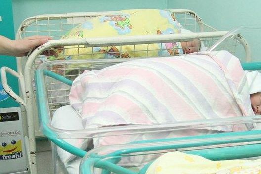 4-месечно бебе-близнак издъхна след продължителна кашлица