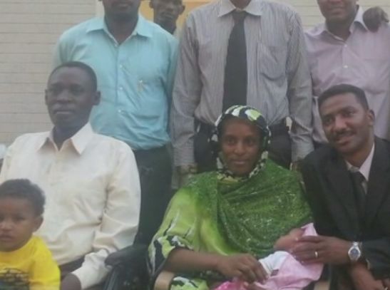Осъдената на смърт суданка проговори: Родих окована в затвора