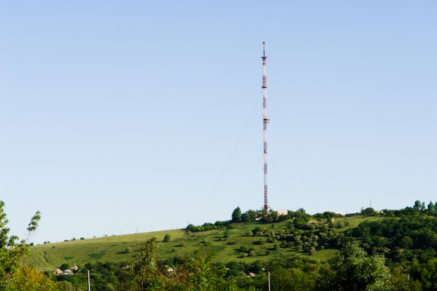 Телевизионната кула в Славянск рухна след обстрел