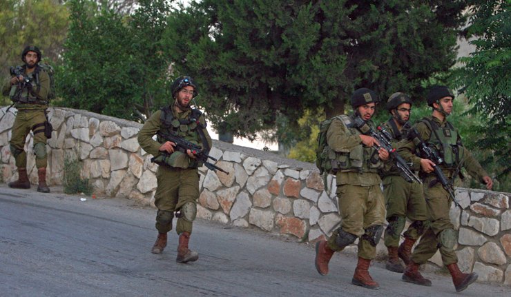 Израелски войници убиха млад палестинец