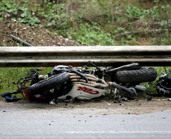 Моторист се разби в еластична ограда на магистрала „Хемус&quot;, преби и дъщеря си  