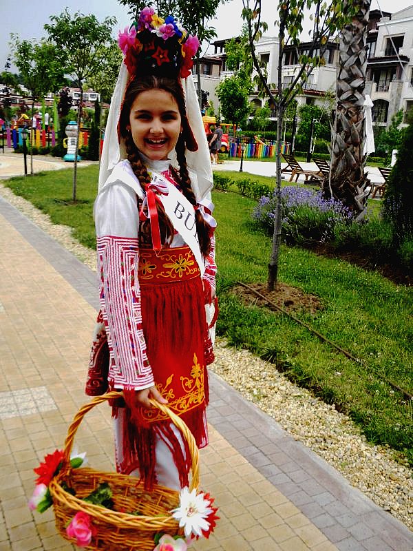 9-годишната Ралица стана „Първа принцеса на планетата“