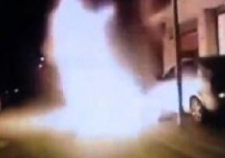 Жена в черно запали любовницата на съпруга си (ВИДЕО 18+)