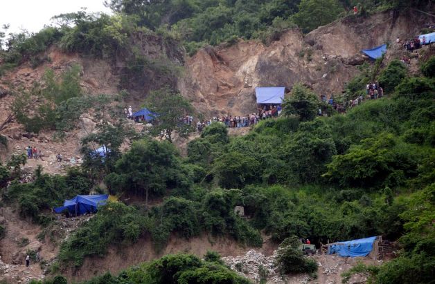 Нелегални миньори затрупани в Хондурас
