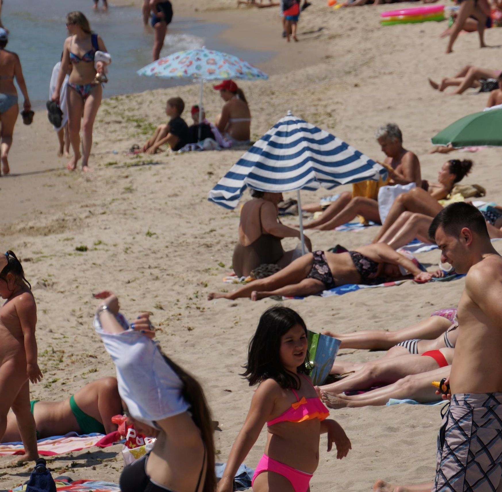 Министерство на здравеопазването: Морето около Офицерския плаж във Варна е чисто