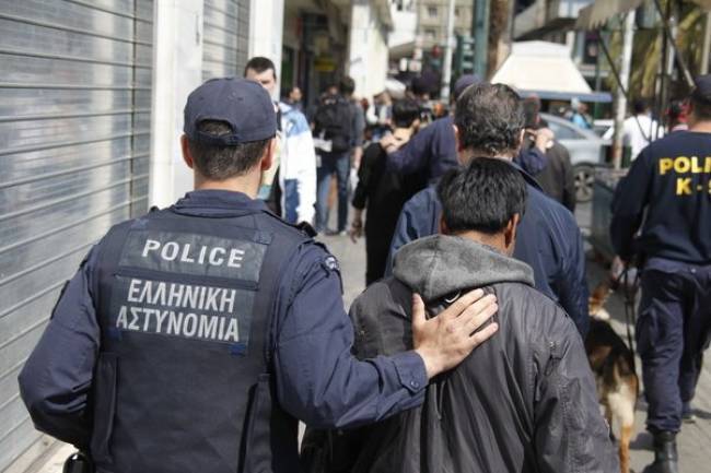Арестуват четирима българи в Крит за кражби