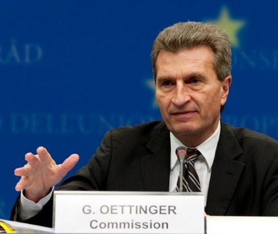 Йотингер: Добивът на шистов газ няма да понижи зависимостта на ЕС от синьо гориво 