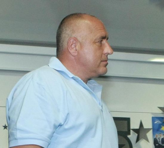 Борисов кани своите на кюфтета в Банкя