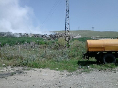 Гори сметището до Пазарджик (СНИМКИ)