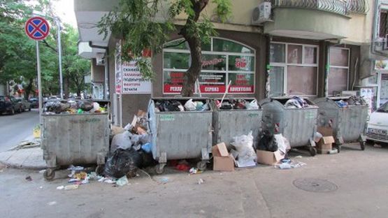 Шокиращи снимки: Центърът на Варна или вонящо сметище е това?